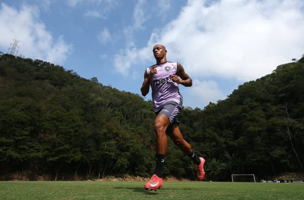 AO VIVO: assista à apresentação de Danilo, reforço do Botafogo