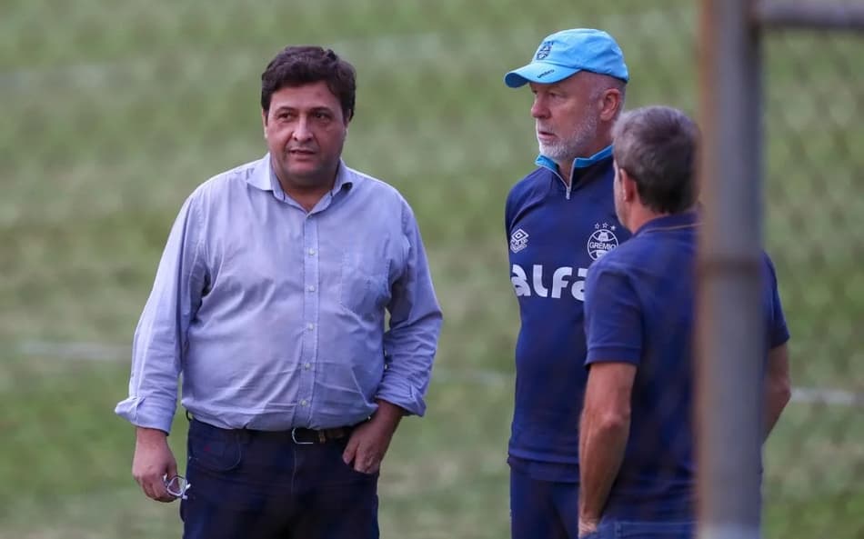 Após eliminação, presidente do Grêmio diz estar ‘contente’ com trabalho de Mano e Felipão