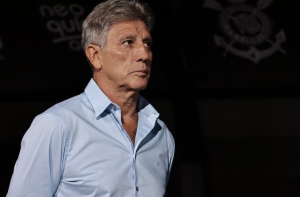 Após veto no passado, Renato Gaúcho agora aprova retorno de John Kennedy ao Fluminense