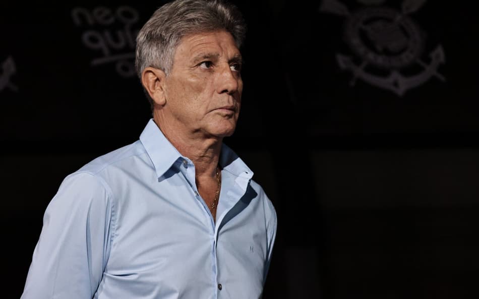 Após veto no passado, Renato Gaúcho agora aprova retorno de John Kennedy ao Fluminense