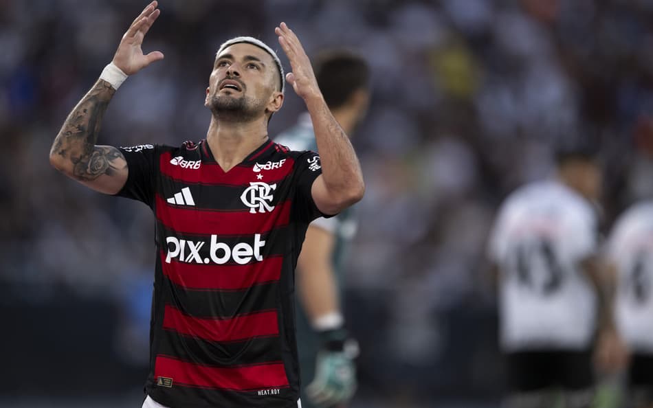 Arrascaeta pede foco no Flamengo após polêmica com De La Cruz