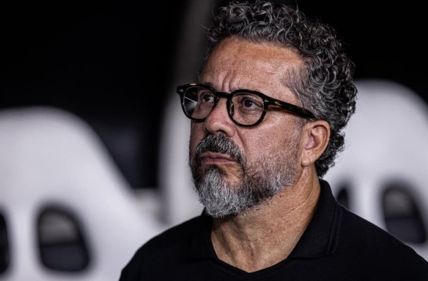 Assista ao vivo à coletiva do técnico Cléber Xavier após derrota do Santos para o Inter