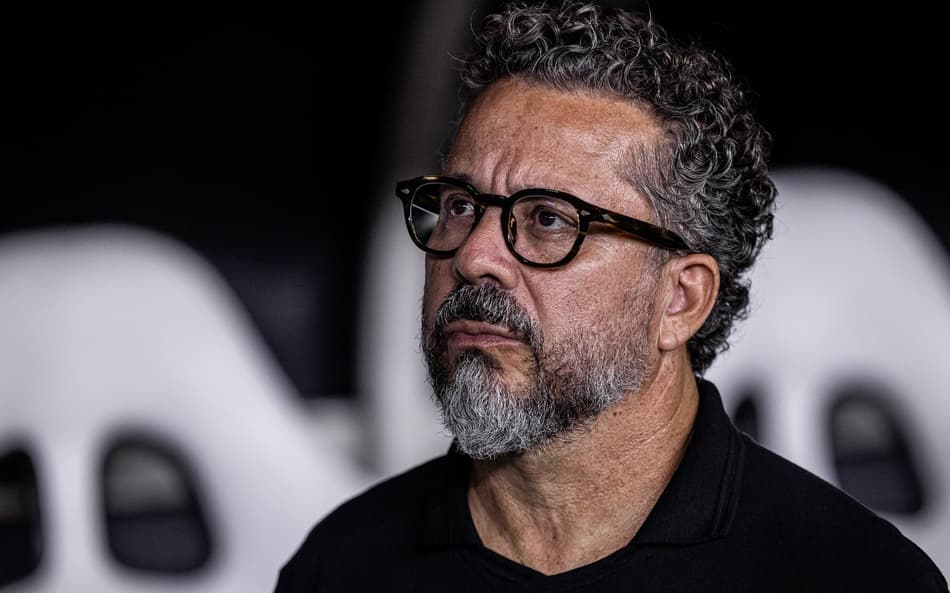 Assista ao vivo à coletiva do técnico Cléber Xavier após derrota do Santos para o Inter