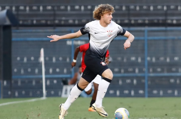 Atacante consegue rescisão de contrato com o Corinthians na Justiça