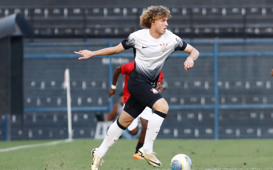 Atacante consegue rescisão de contrato com o Corinthians na Justiça