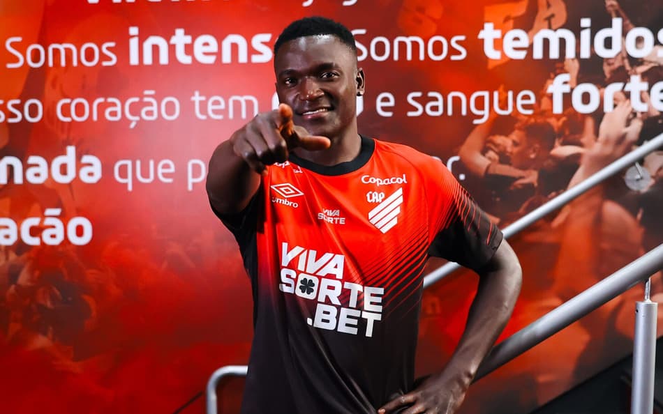 Athletico mira futebol sul-americano e prepara pacote de reforços para a Série B