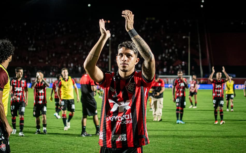 Atleta do Vitória entra em campo depois de quatro meses no jogo contra o Sport