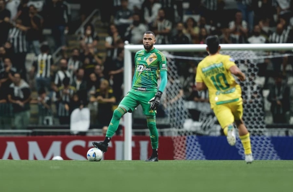 Atlético-MG vence nos pênaltis com brilho de Everson e avança na Sul-Americana
