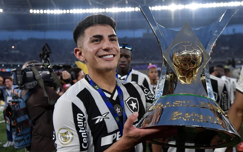 Botafogo anuncia venda de Thiago Almada para clube europeu