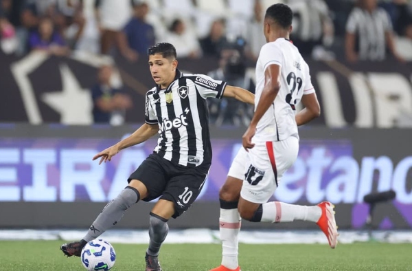 Botafogo dominante peca nas finalizações e desperdiça chances contra o Vitória