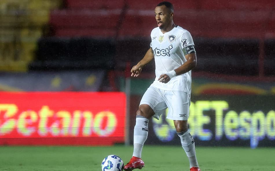 Botafogo perde Marlon Freitas e tem dúvidas no meio-campo para duelo com o Corinthians