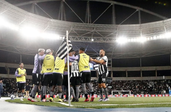 Botafogo vence o Bragantino e sai na frente na Copa do Brasil