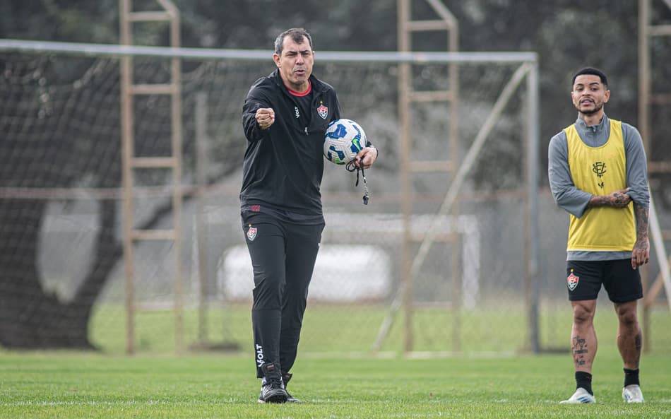 Carille comanda primeiro treino no Barradão em reapresentação do Vitória