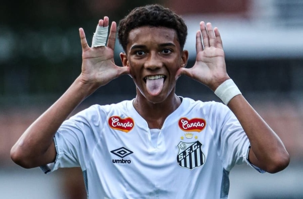 Cleber Xavier elogia Robinho Jr e destaca semelhanças com Neymar