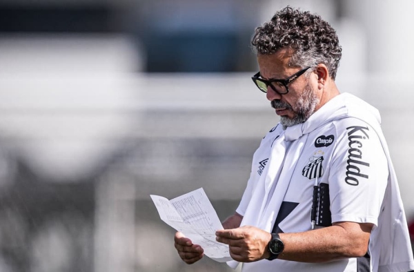 Cleber Xavier terá amistoso para ajustar o Santos antes de enfrentar o Flamengo