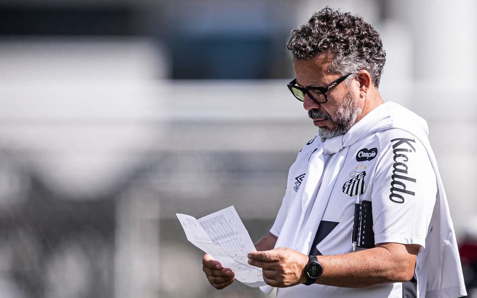 Cleber Xavier terá amistoso para ajustar o Santos antes de enfrentar o Flamengo