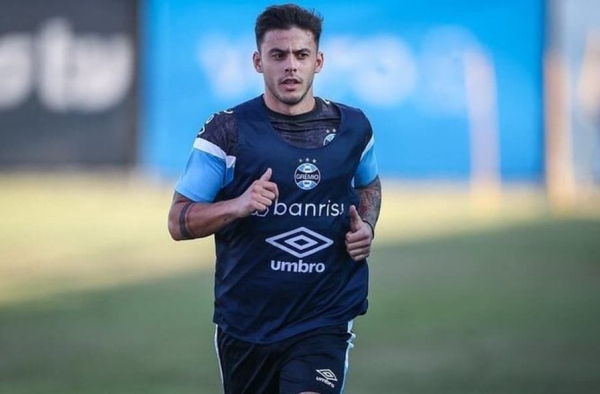 Com 10 dias de atraso, Carballo se reapresenta no Grêmio