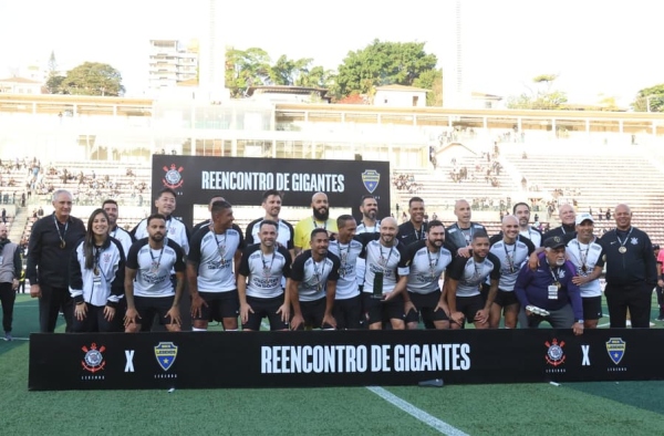 Com preleção de Tite, ex-jogadores do Corinthians revivem final da Libertadores