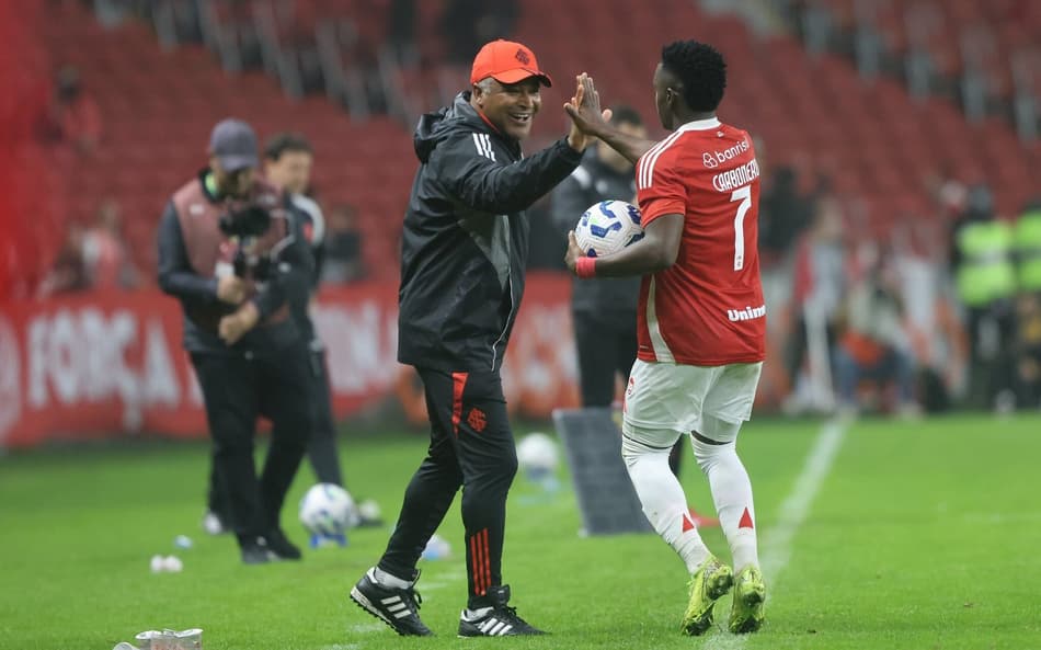 Confira a coletiva do técnico do Internacional após o empate com o Vasco