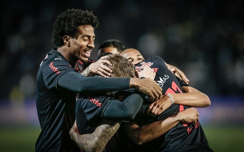 Copiou o PSG? Bragantino usa jogada de Messi e Neymar para marcar no Flamengo em 8 segundos