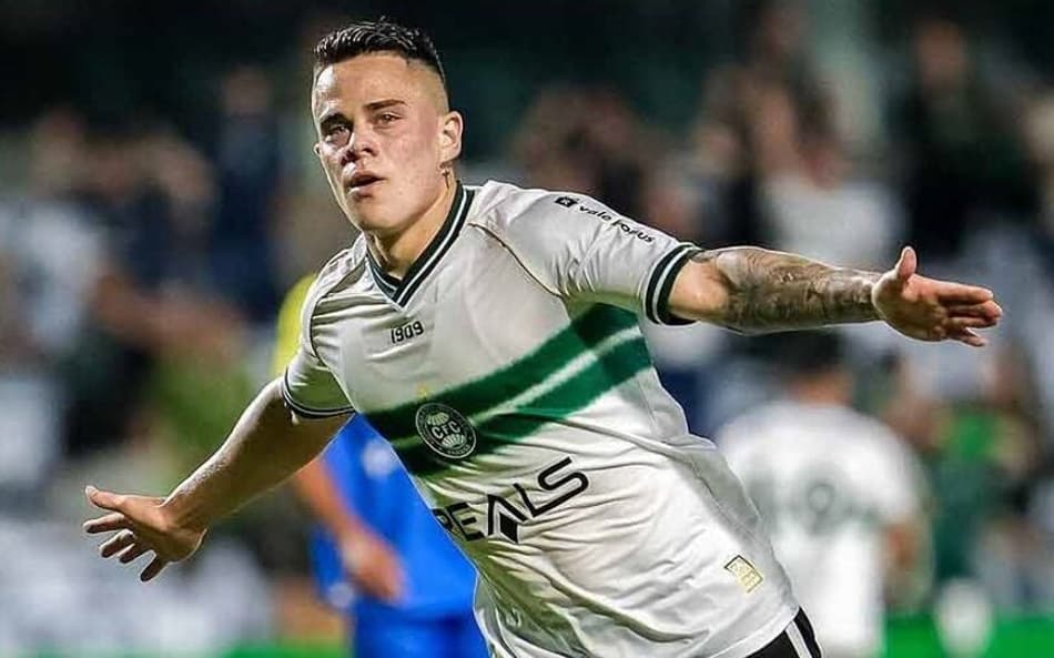 Coritiba empresta meio-campista para rival da Série B