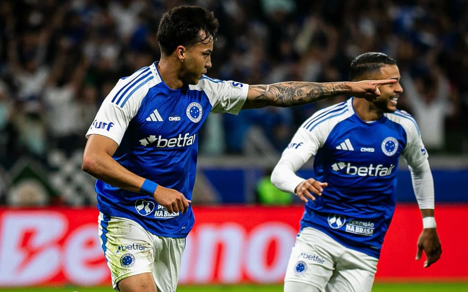 Cruzeiro goleia o Grêmio, com três gols do artilheiro Kaio Jorge