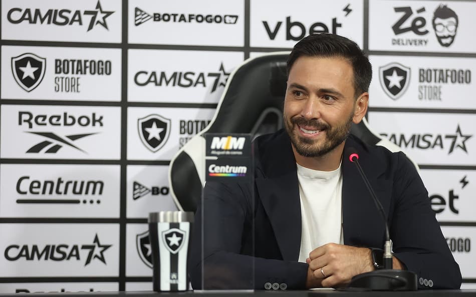 Davide Ancelotti é apresentado e destaca visão do ‘Botafogo Way’: ‘Estamos alinhados’