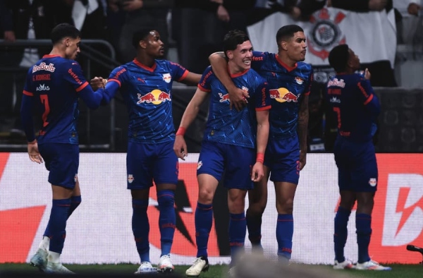 Derrota, vaias e falta de coletivo escancaram crise no Corinthians contra o Red Bull Bragantino