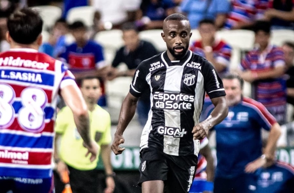 Dieguinho elogia coletivo do Ceará após vitória contra o Fortaleza