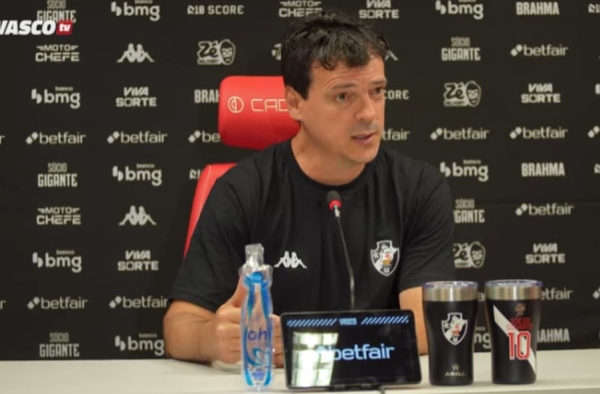 Diniz elogia desempenho do Vasco e critica a arbitragem: ‘Queremos critério’