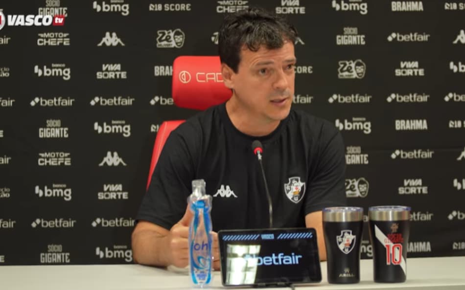 Diniz elogia desempenho do Vasco e critica a arbitragem: ‘Queremos critério’