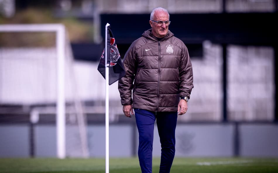 Dorival Júnior terá zagueiro à disposição pela primeira vez no Corinthians