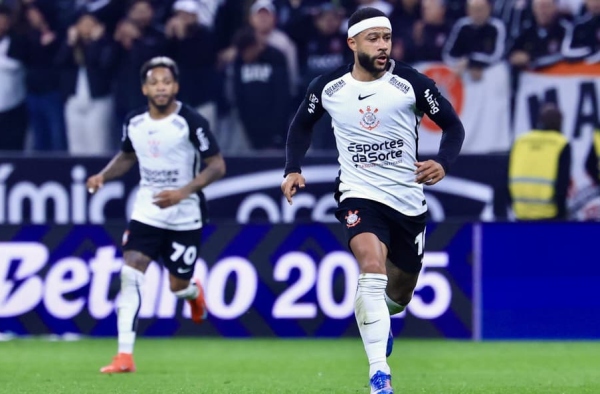 Dorival minimiza polêmica com Memphis no Corinthians