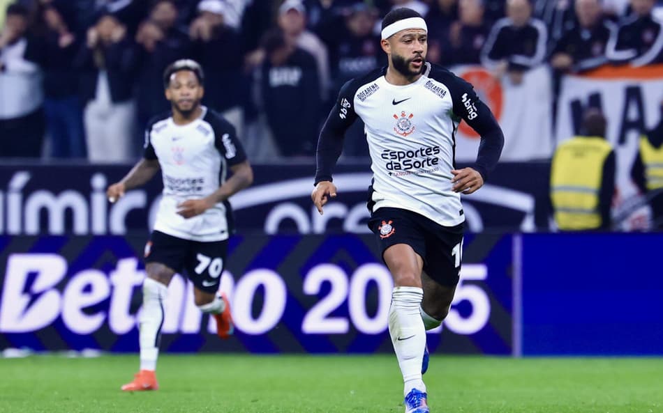 Dorival minimiza polêmica com Memphis no Corinthians
