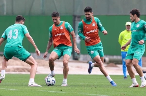 Elenco do Palmeiras se reapresenta após vitória, e Felipe Anderson passará por exames
