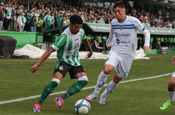Em brigas opostas, Coritiba e Paysandu fazem confronto de invictos na Série B