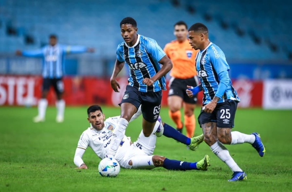 Em busca de reverter desvantagem, Grêmio terá Riquelme contra o Alianza Lima