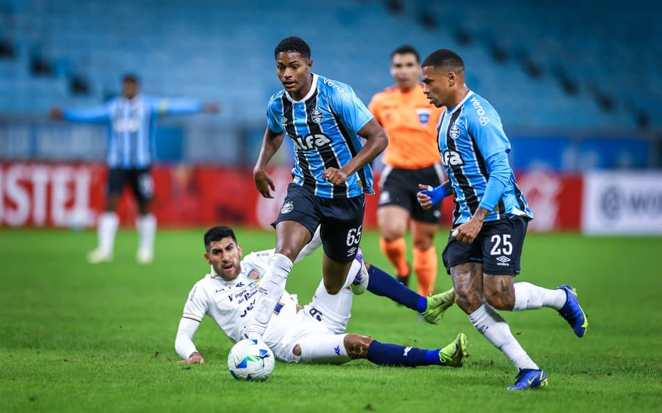 Em busca de reverter desvantagem, Grêmio terá Riquelme contra o Alianza Lima