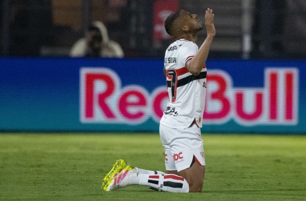 Em jogo elétrico, São Paulo e Red Bull Bragantino ficam no empate pelo Brasileirão