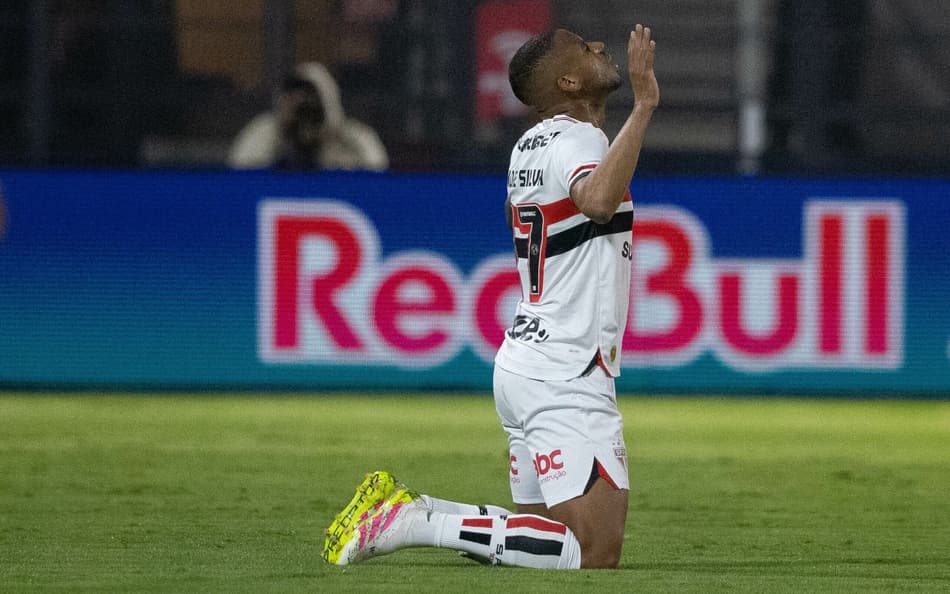 Em jogo elétrico, São Paulo e Red Bull Bragantino ficam no empate pelo Brasileirão