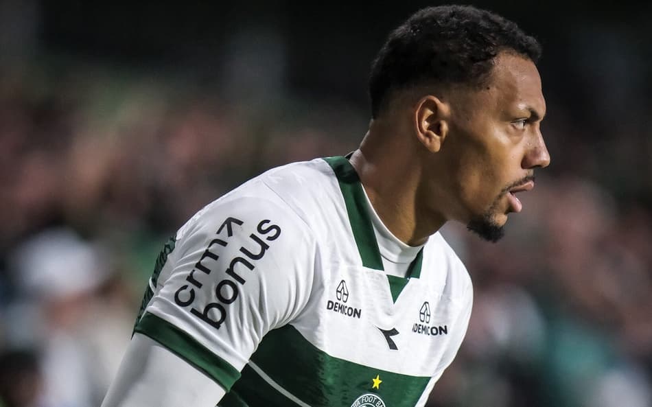 Escalação: lateral do Coritiba se recupera de lesão e volta contra o Paysandu