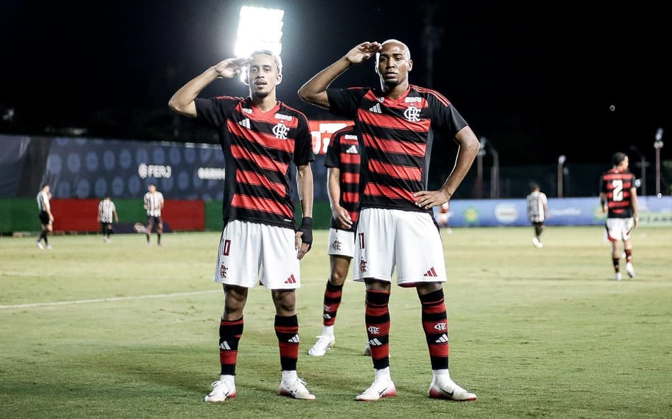 ‘Esquecidos’ no Flamengo, Matheus Gonçalves e Lorran brilham no sub-20