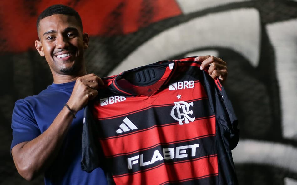 Flamengo anuncia a contratação de Samuel Lino, que manda recado para torcida