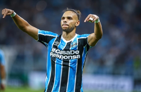 Grêmio anuncia renovação de contrato de Braithwaite até 2027
