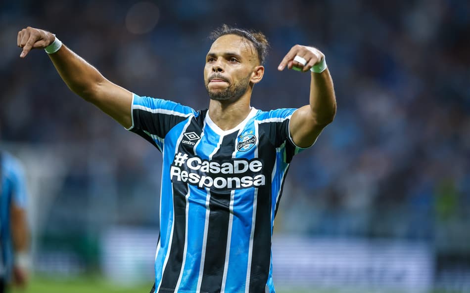 Grêmio anuncia renovação de contrato de Braithwaite até 2027