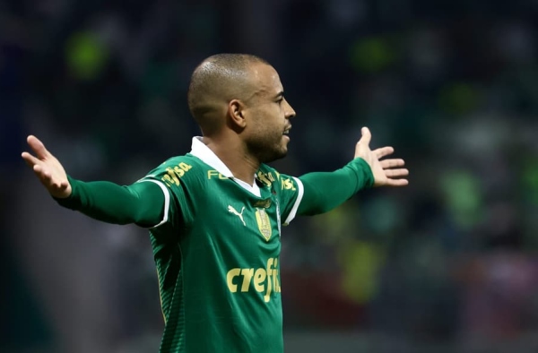 Grêmio entra na briga para contratar Mayke, lateral do Palmeiras