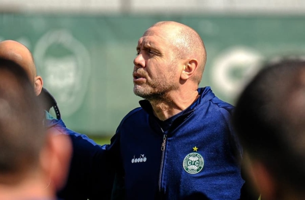 Há três jogos sem vencer, Mozart minimiza oscilação do Coritiba na Série B
