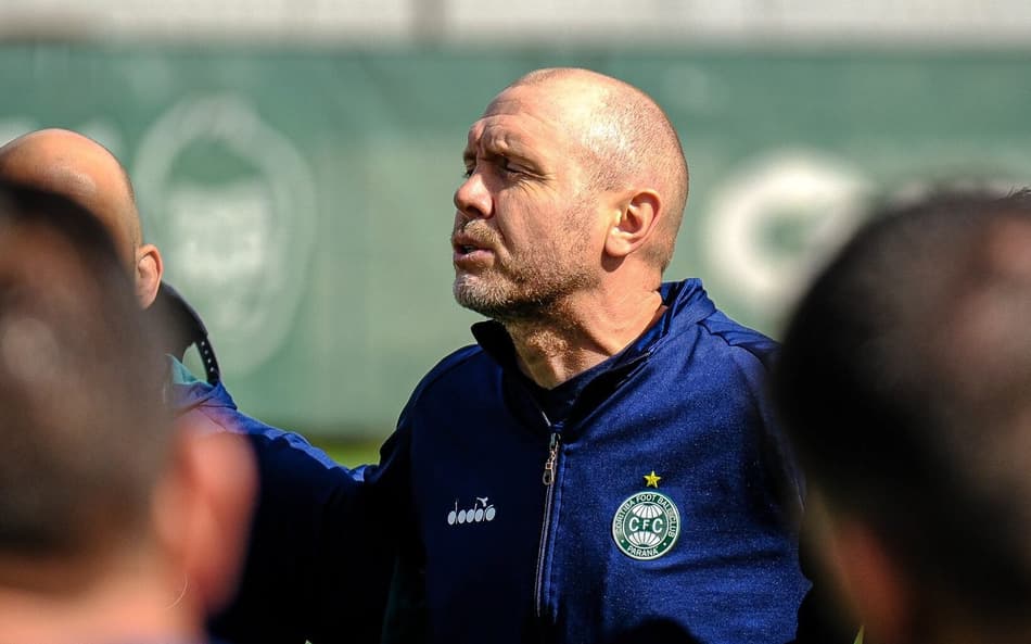 Há três jogos sem vencer, Mozart minimiza oscilação do Coritiba na Série B