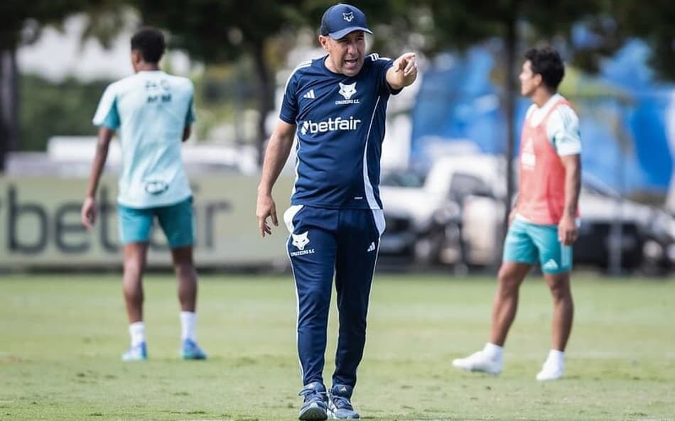 Jardim deve mexer em duas posições no Cruzeiro para enfrentar o Flu