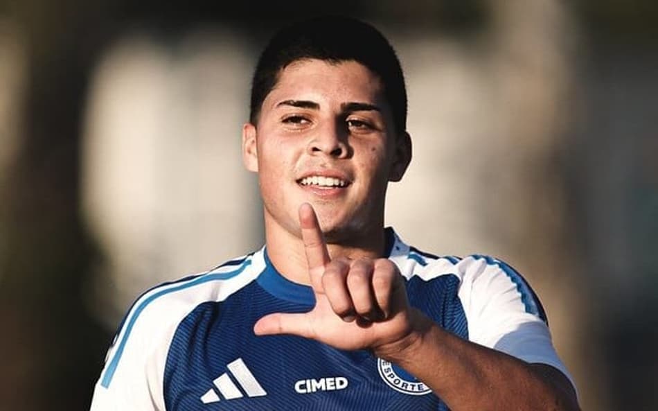 Joia da base do Cruzeiro é novidade em treino na Toca da Raposa